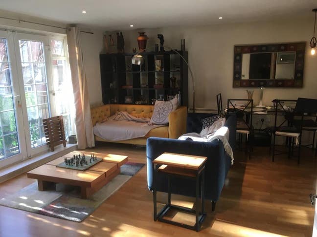 Double room with bathroom  in superb loc Main Photo