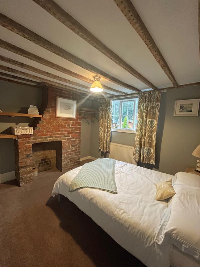 Lovely bedroom in relaxed, friendly Robertsbridge  Main Photo
