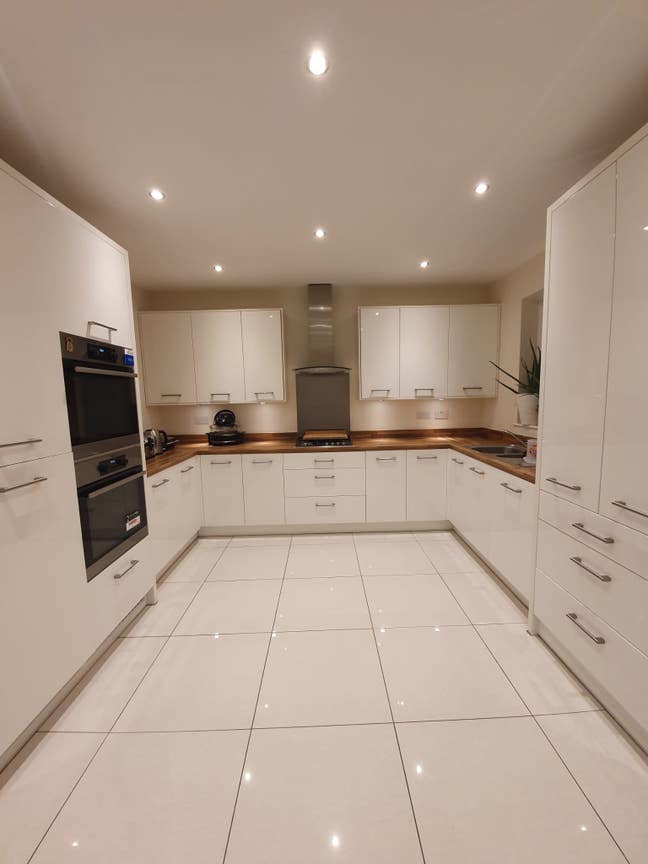 Single & Double Room Available in L14 Broadgreen 💚 Main Photo