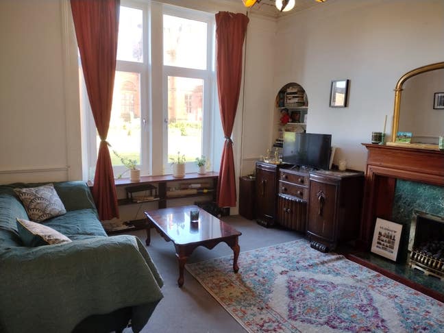 Large double room in Finnieston Main Photo