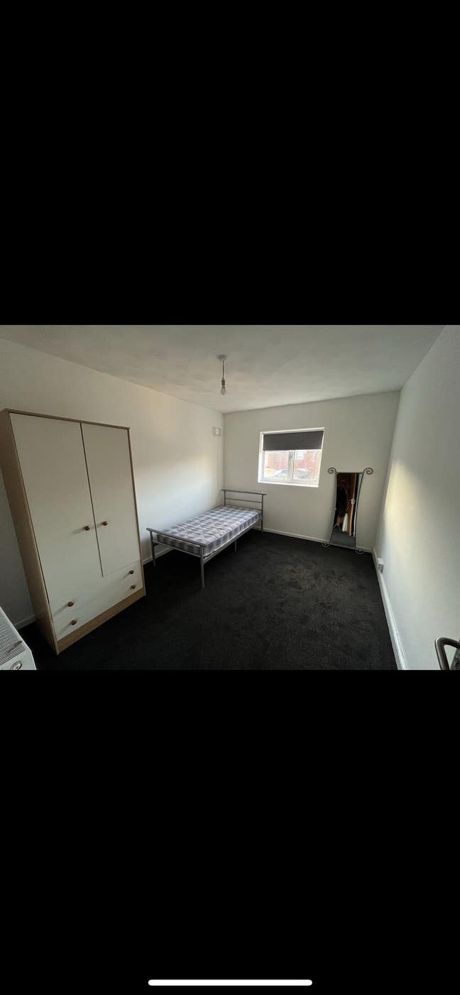 Newly decorated single bedroom  Main Photo