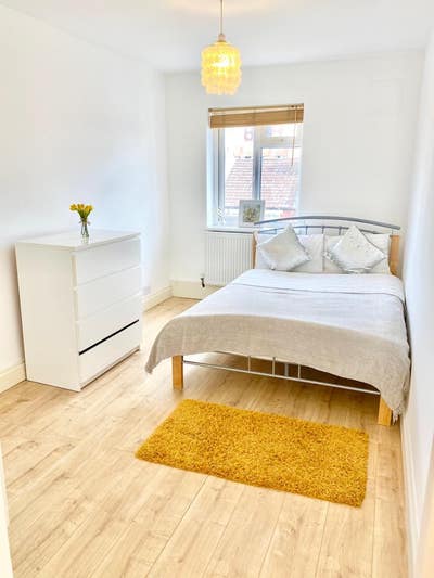 Spacious & Stylish Double Bedroom Apartment  Main Photo