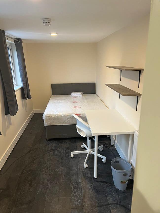 En-suite double bedroom Grays road Headinton Main Photo