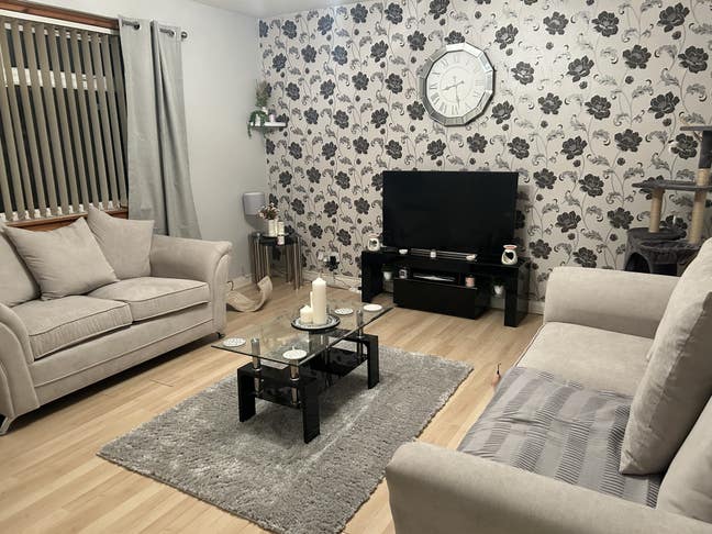 Double furnished room available Main Photo