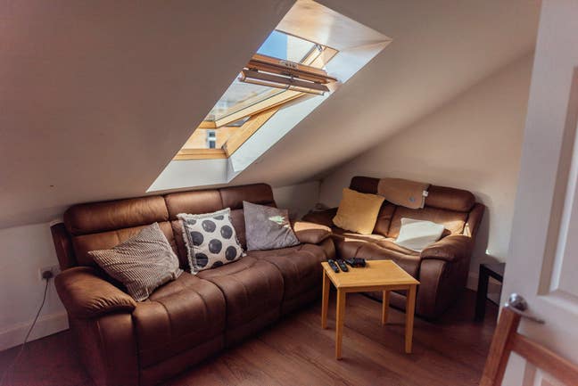 Large Roseburn Room (£775 Inc Bills) Main Photo