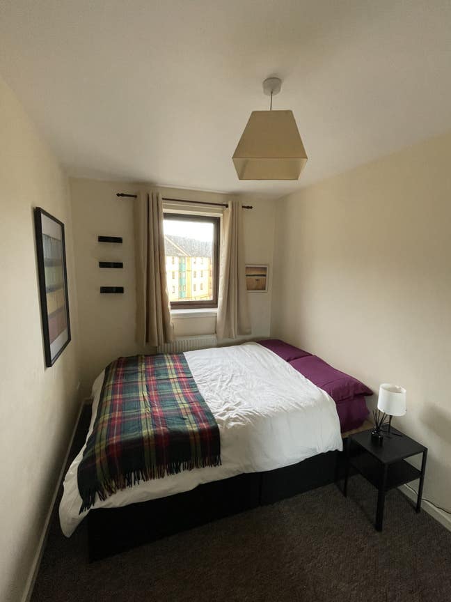 Bedroom in Kinning Park Main Photo