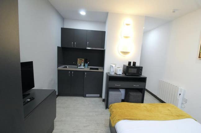 Modern, Convenient Living in City Centre Main Photo
