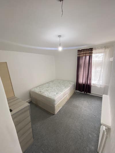 Double Room Manor Park  Available MARCH Main Photo