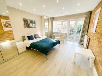  XL Modern Ensuite Room by E. Croydon Station incl Main Photo