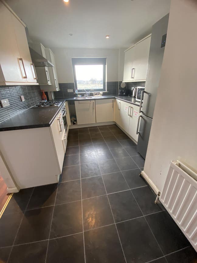 **Room Available** Main Photo