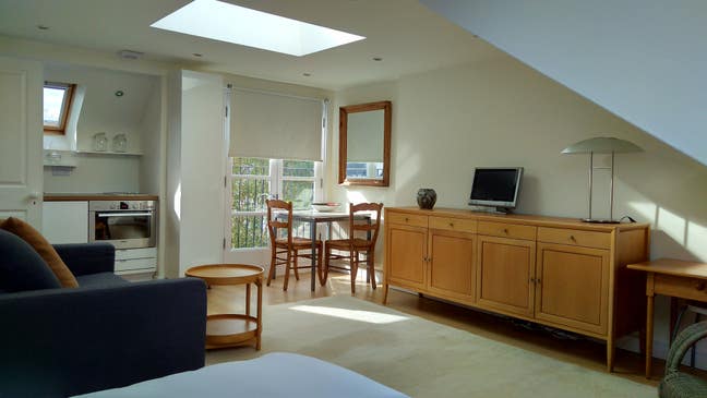 Spacious Self-Contained Studio(Dbl,Kit,Bath) SW15  Main Photo