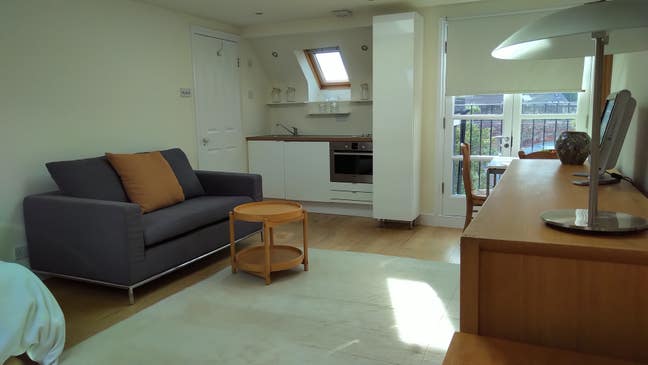 Spacious Self-Contained Studio(Dbl,Kit,Bath) SW15  Main Photo