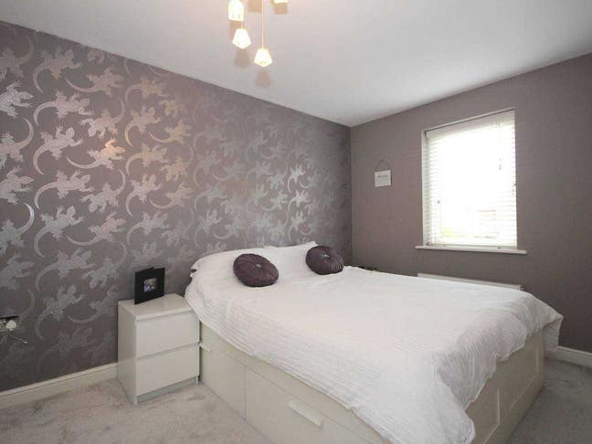 Central Upmarket Stylish Room Parking Pets Welcome Main Photo