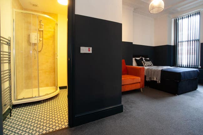 1 Large En Suite Double Room Available in L17! Main Photo