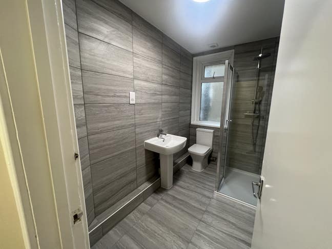 Large Double Bedsit Kensal Green, NW10 Main Photo
