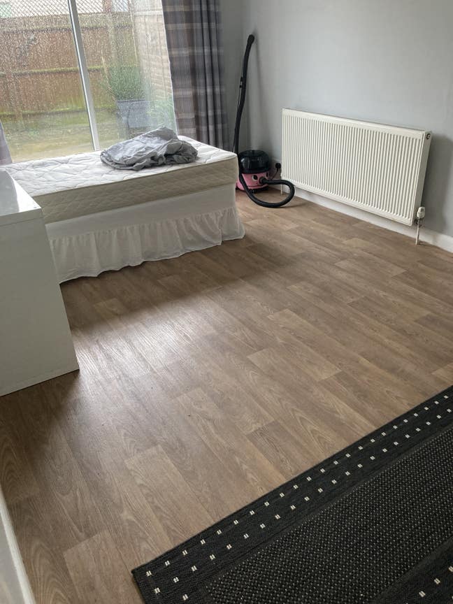 Large double room for rent in family home  Main Photo