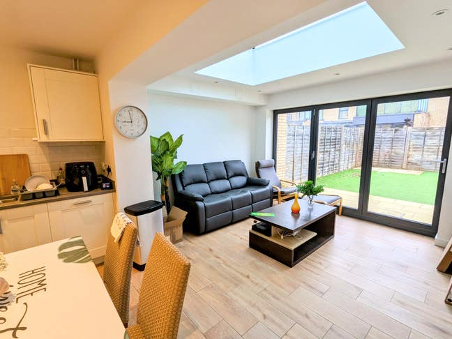 En suite double room in mordern stylish house Main Photo