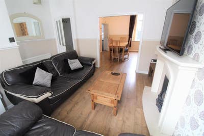 Rooms to rent in L6 Main Photo