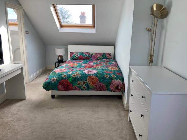 Large en suite double in family home Main Photo