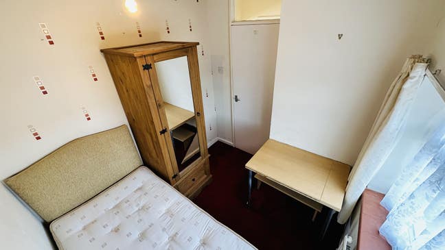 Single room in a shared house Main Photo
