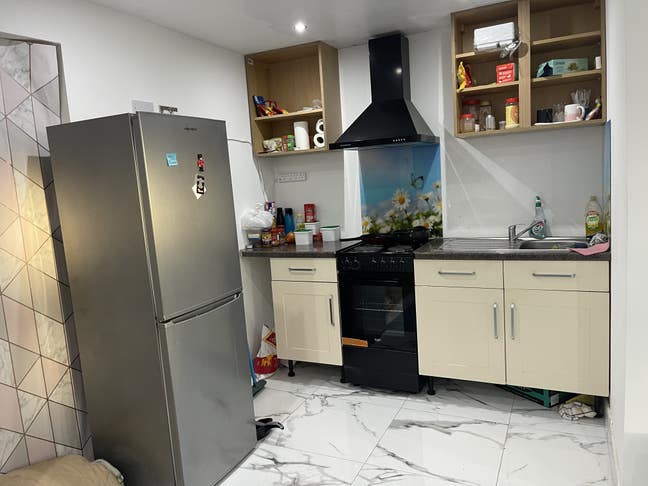 Studio flat available  Main Photo