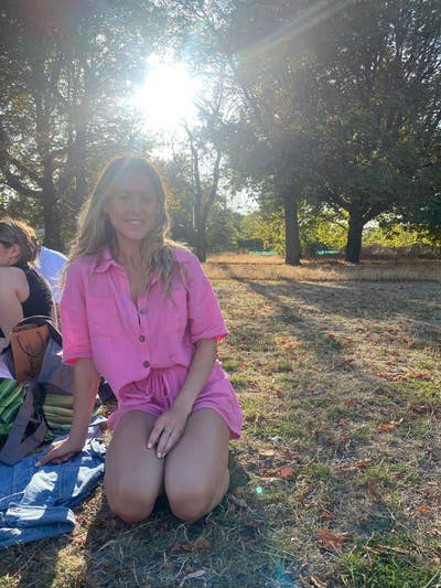 28 y/o female professional currently in Finsbury Main Photo