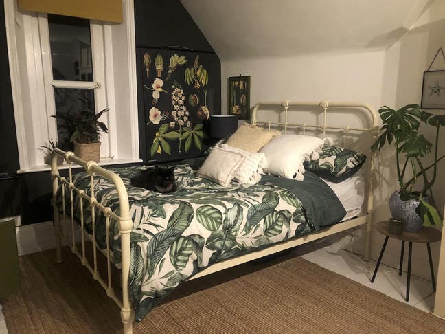 Double bedroom in lovely house on own floor Main Photo