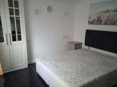 I bed studio unfurnished flat Main Photo