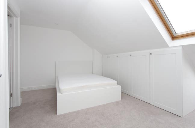 Classy Ensuite for You Main Photo