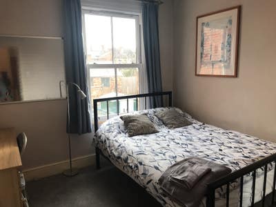 Superb room in lovely victorian house Main Photo