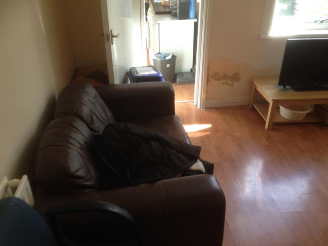 1 Double Room with En-suite Bills Included LS6  Main Photo