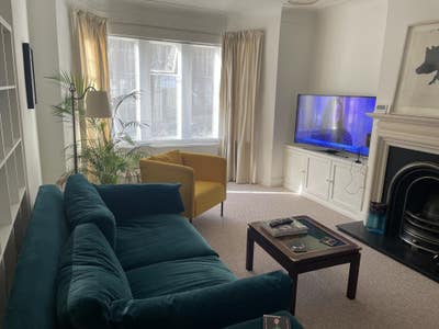 (Mon-Fri) Double room  in Belsize Park   Main Photo