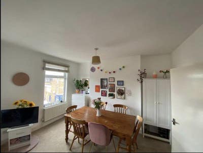 Lovely Girls Flat in Sheperds Bush Main Photo