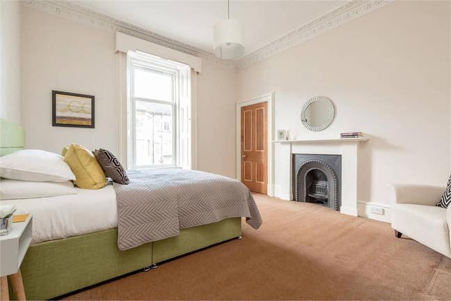 Double room in 2 Bed Flat Main Photo