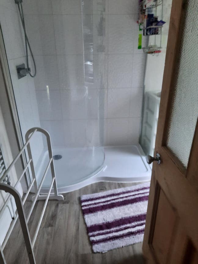 Good size Double room with router in room Main Photo