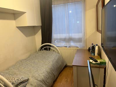 Room  off Brick lane. Main Photo