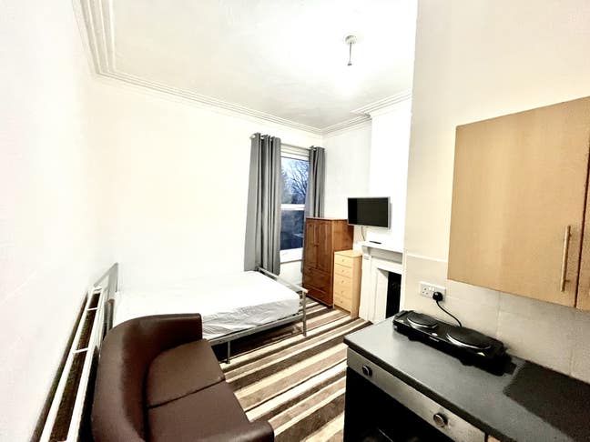 Newly Renovated Studio All Bills Inc Main Photo