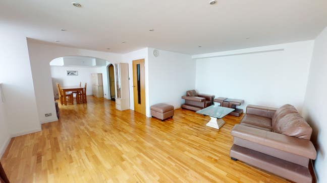 2 Bedrooms split level apartment with mezzanine Main Photo