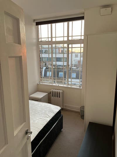 Double Bedroom next to Westbourne Grove Main Photo