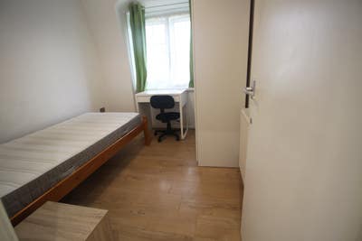 Single room in Morden ,10 walk to Tube  Main Photo