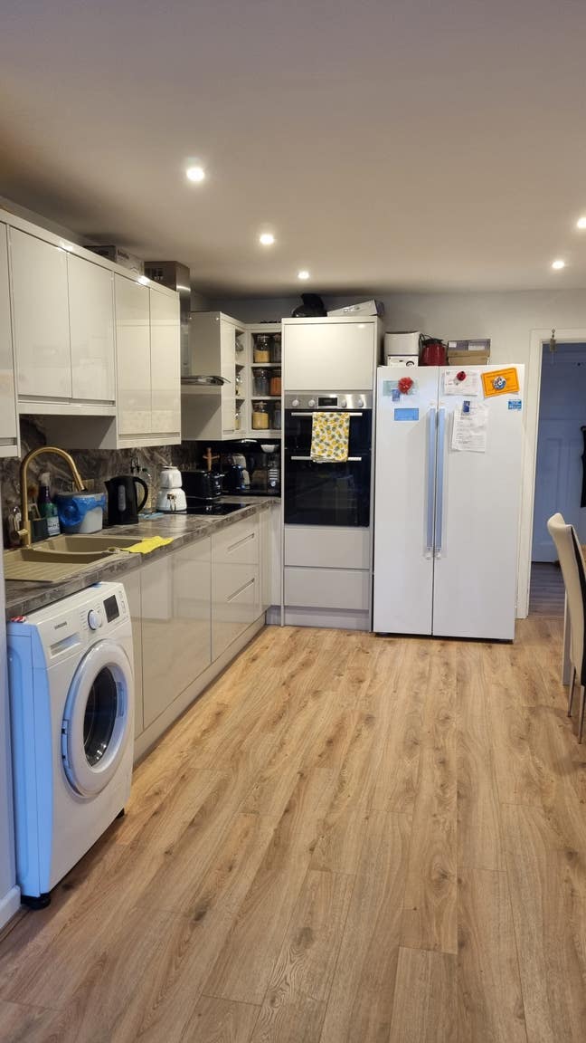 Furnished double room with single bed Main Photo