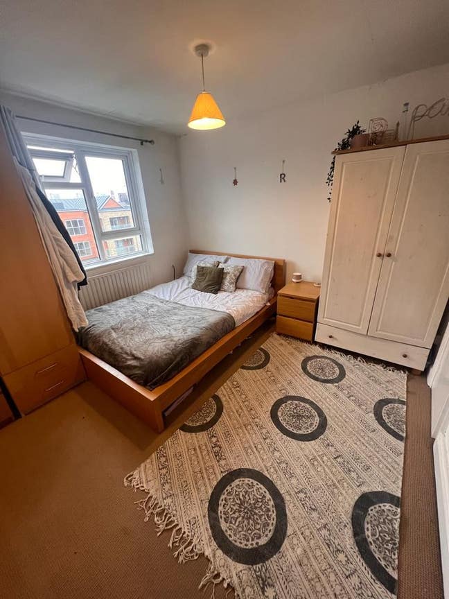 Bright double room available in Wandsworth Town Main Photo
