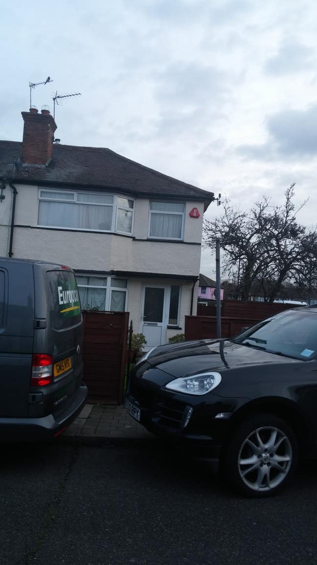 House of 3 Bedroom, with Front and Back Gerden. Main Photo