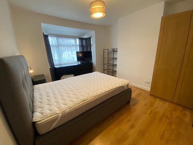 Master Bed Room in Greenford, 7min walk to station Main Photo