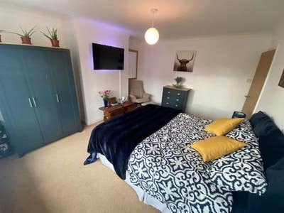Spacious Double bedroom with Shower room  Main Photo