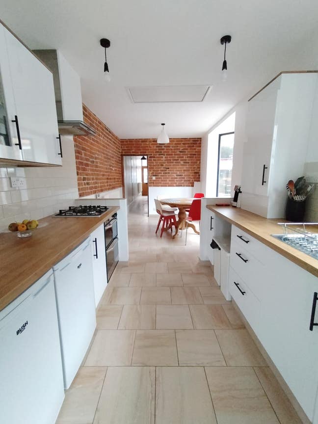 Bright Room in Lovely Modern House Main Photo
