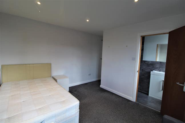 Double Room - Ensuite - Close to Town Main Photo