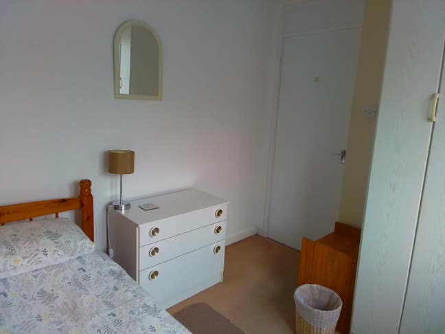Good Size Single  Room for Mid Week Let Main Photo