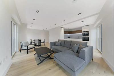 Double bedroom in a new build Nine Elms/Battersea Main Photo