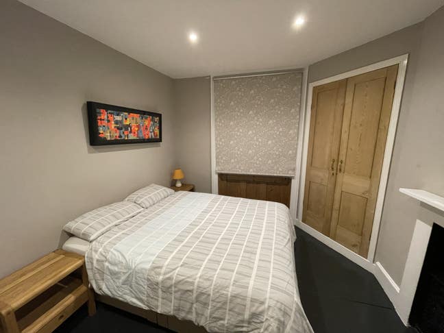 Double room, quiet house near hospital Main Photo